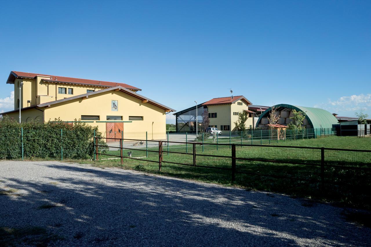Agriturismo Camisi Qh Cambiago Eksteriør billede
